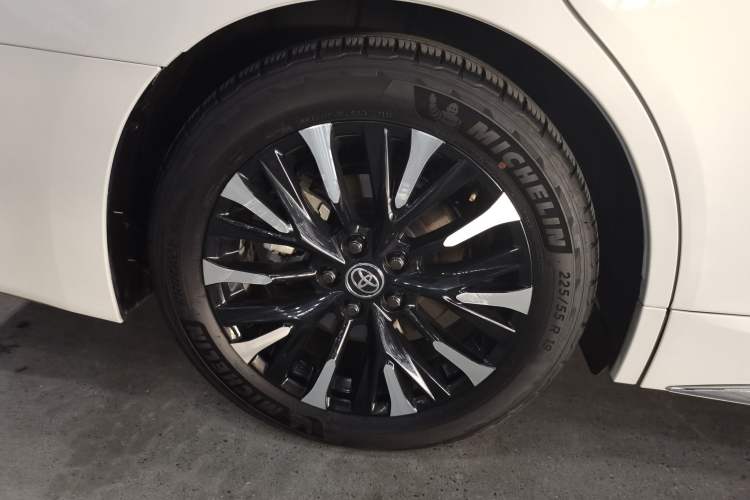 Used Toyota Alphard 2024 Dual-Engine 2.5L Deluxe Edition
