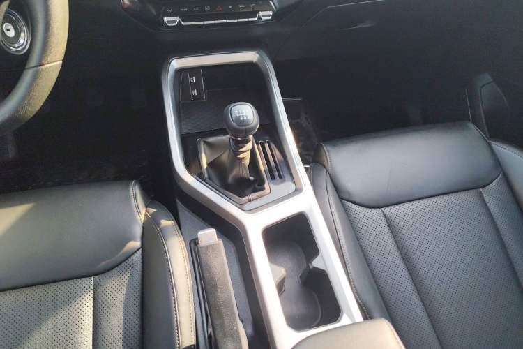 Used Wuling Jiachen 2022 1.5T Manual Light Enjoyment Dynamic Version
