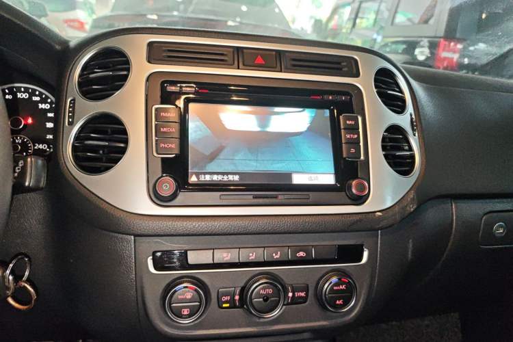 Used Volkswagen Tiguan 2015 1.8TSI Manual Two-Wheel-Drive Limited Edition
