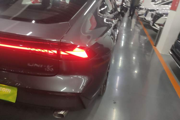 Used Changan UNI-V iDD 2023 ZhiDian iDD 1.5T 113km ZhiKu Model
