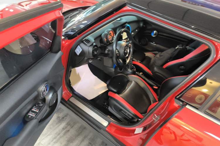 Used  MINI 2016 1.5T COOPER Five-Door Edition

