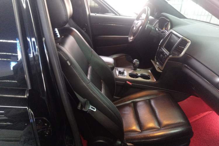 Used  Grand Cherokee (Import) 2015 3.0L Comfort Navigation Edition
