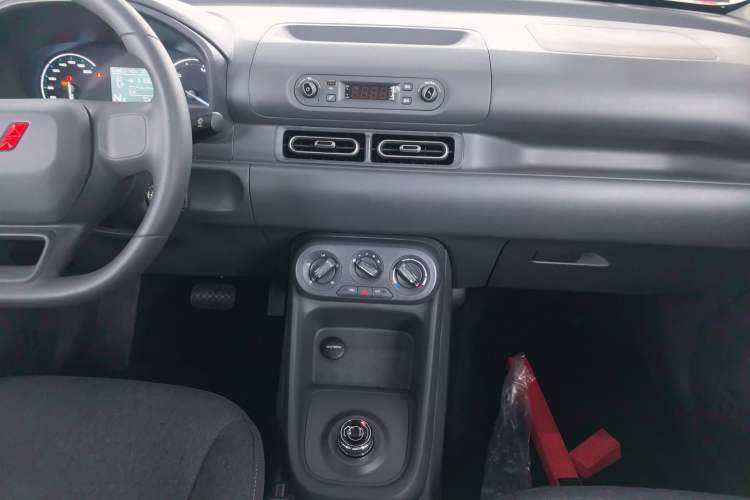 Used Wuling Hongguang New Energy 2024 All-Electric Model 300KM Practical Version