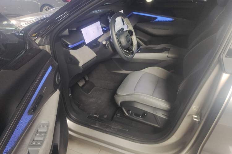 Used Lynk & Co 08 EM-P 2023 220km All-Wheel-Drive Performance Halo
