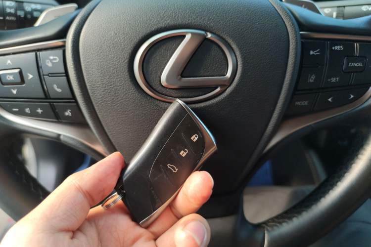 Used Lexus ES 2021 300h Excellence Edition
