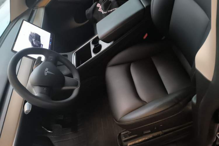 Used Tesla Model Y 2022 Long-Range All-Wheel-Drive Version