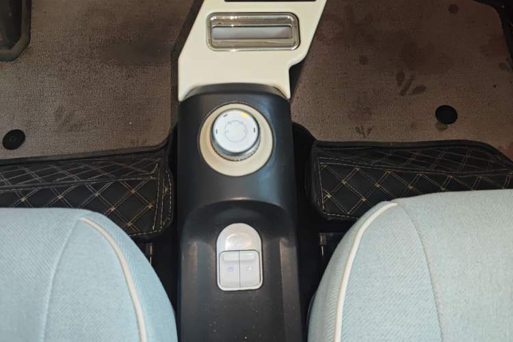 Used Wuling Hongguang MINIEV 2024 3rd Generation 215km Advanced Version
