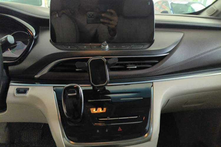 Used Buick GL8 2021 Land Cruiser Executive Class 652T Luxury Model
