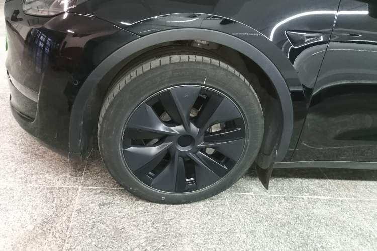 Used Tesla Model Y 2023 Long-Range All-Wheel-Drive Version