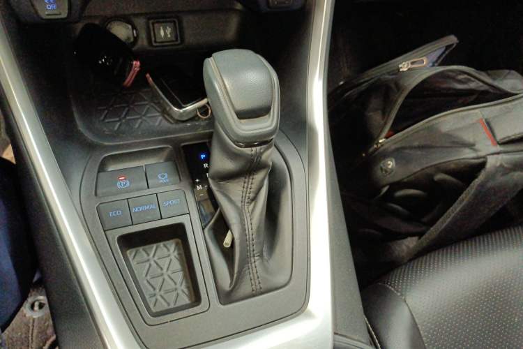 Used Toyota RAV4 2020 2.0L CVT Two-Wheel Drive Fashion Edition
