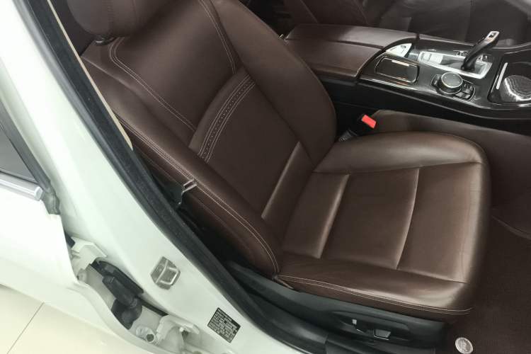 Used BMW 5 Series 2014 525Li Luxury Design Package
