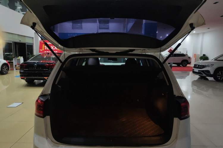 Used Volkswagen Golf Sportsvan 2018 230TSI Automatic Trend Edition
