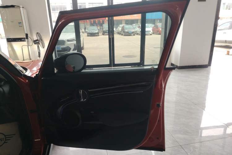 Used  MINI 2022 Updated 1.5T COOPER Classic Edition Five-Door Version
