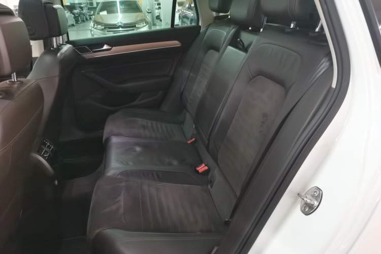 Used Volkswagen Variant 2017 380TSI Two-Wheel Drive Comfort Edition
