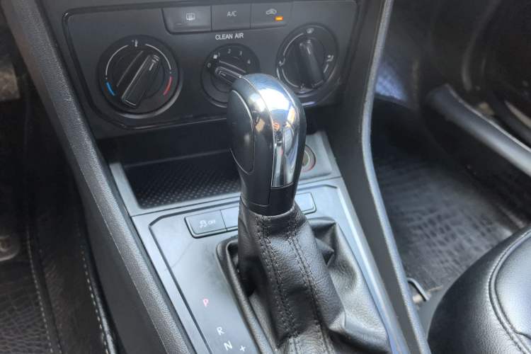 Used Volkswagen Lavida 2017 1.6L Automatic Fashion Edition
