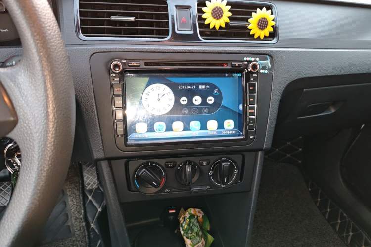 Used Volkswagen Santana 2015 1.6L Manual Fashion Edition
