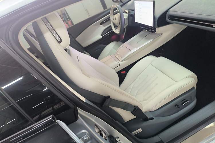 Used  GT 2023 560 Rear-Drive Seven-Wing Edition
