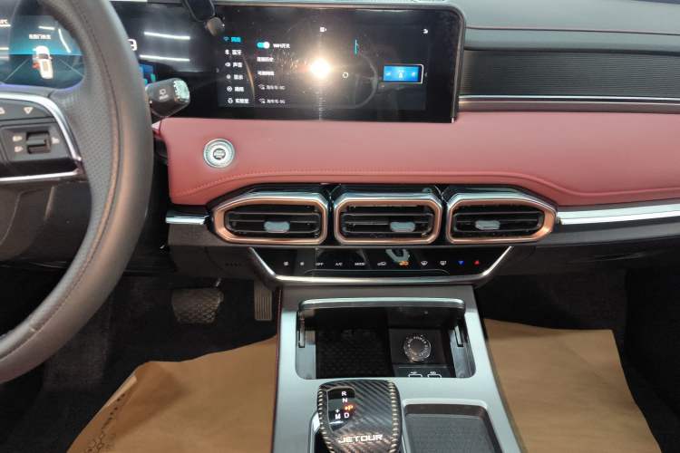 Used JETOUR X70 PLUS 2024 Champion Edition 1.5T DCT Champion MAX 5-Seater
