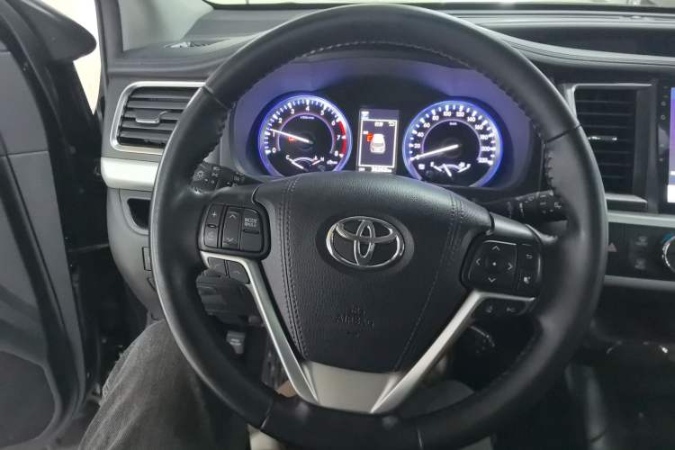 Used Toyota Highlander 2018 2.0T Four-Wheel Drive Luxury Version 7 Seats China VI Standard
