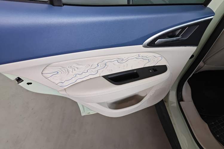 Used ORA Good Cat 2022 Morandi Edition 400km Standard Range Premium Version Lithium-Ion Battery