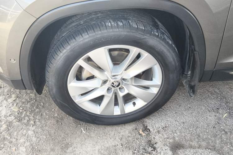 Used Skoda Kodiaq 2019 Facelifted TSI330 7-Seater Two-Wheel-Drive Luxury Enjoyment Edition China VI Standard