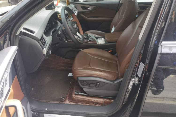 Used Audi Q7 2019 45 TFSI Comfort Model