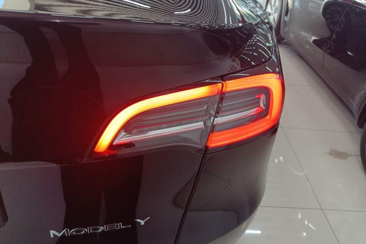 Used Tesla Model Y 2021 Long-Range All-Wheel-Drive Version 3D7