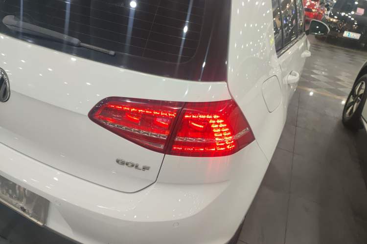 Used Volkswagen Golf 2016 1.6L Automatic Fashion Model
