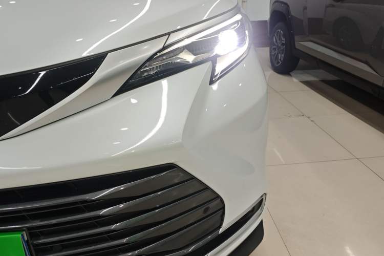 Used Toyota Sienna 2021 2.5L Hybrid Luxury Edition
