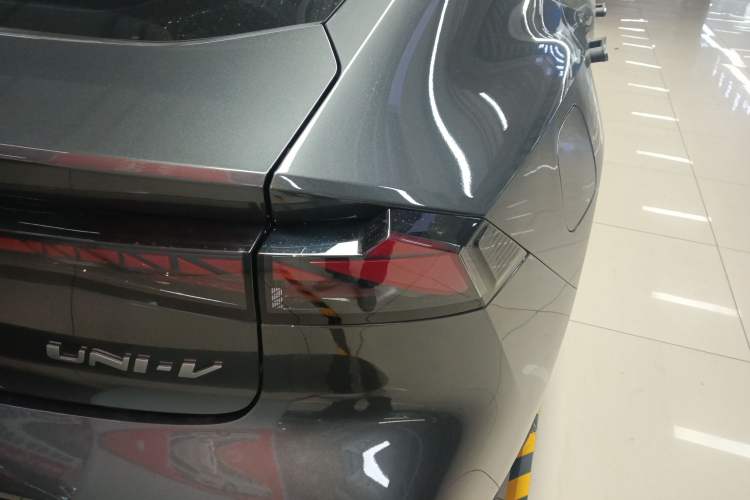 Used Changan UNI-V iDD 2023 ZhiDian iDD 1.5T 113km Smart & Fun Version