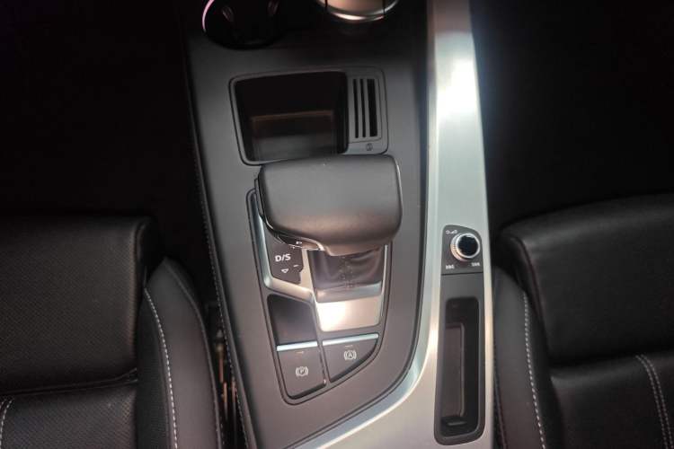 Used Audi A4L 2022 40 TFSI Luxury Dynamic Model
