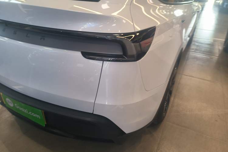 Used Tesla Model Y 2025 Updated Version Long-Range All-Wheel Drive
