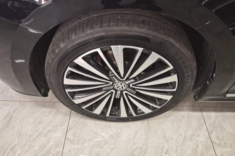 Used Volkswagen Passat 2019 330TSI Luxury Edition China VI Standard
