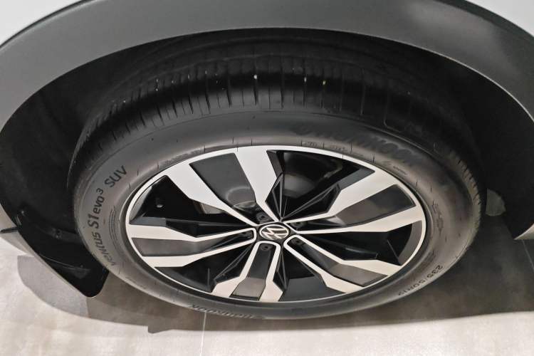 Used Volkswagen Tiguan L 2024 330TSI Automatic Two-Wheel Drive R-Line Enhanced Edition
