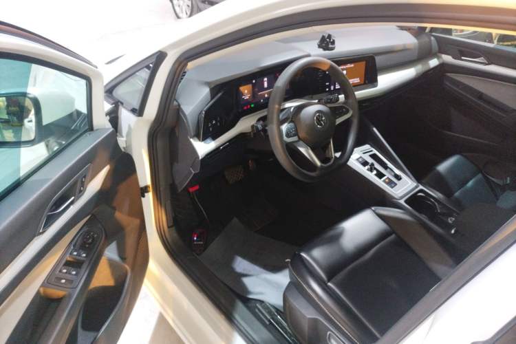 Used Volkswagen Golf 2023 200TSI DSG