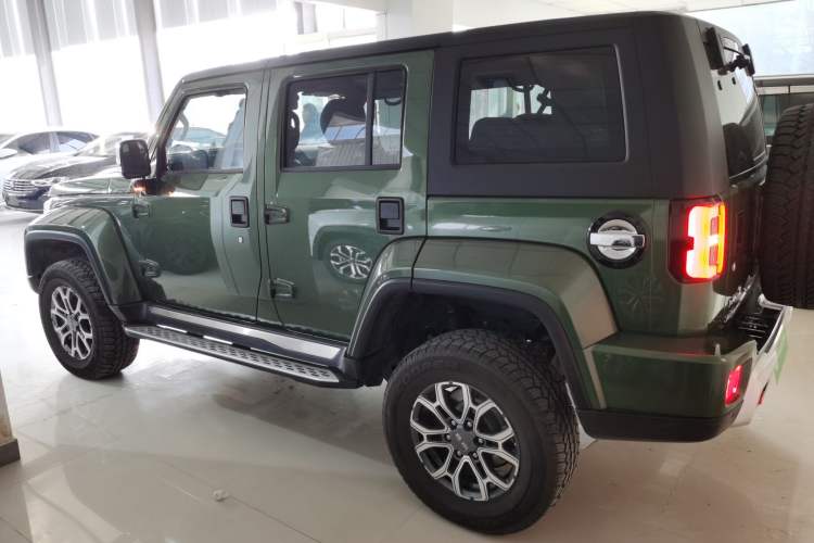 Used  BJ40 2023 2.0T Automatic Four-Wheel Drive Urban Hunter Edition Chivalrous Type
