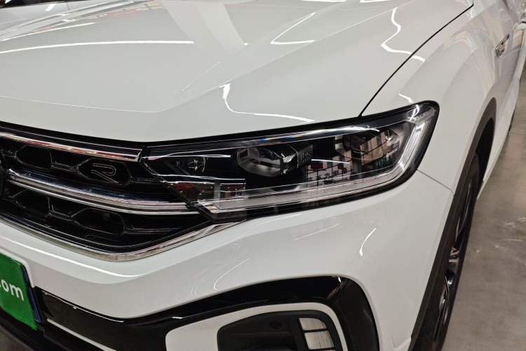 Used Volkswagen T-ROC 2025 Facelift Model 2 300TSI DSG Two-Wheel Drive Chenguang Edition
