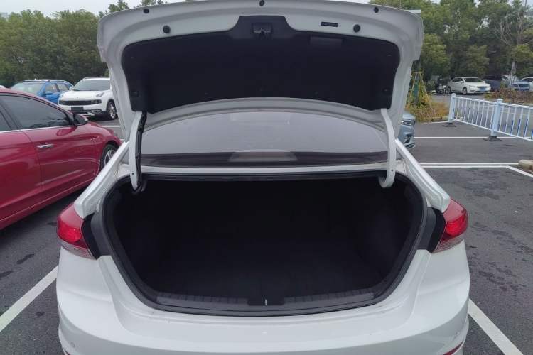 Used Hyundai Elantra 2016 1.6L Automatic ZhiXuan – Elite Version
