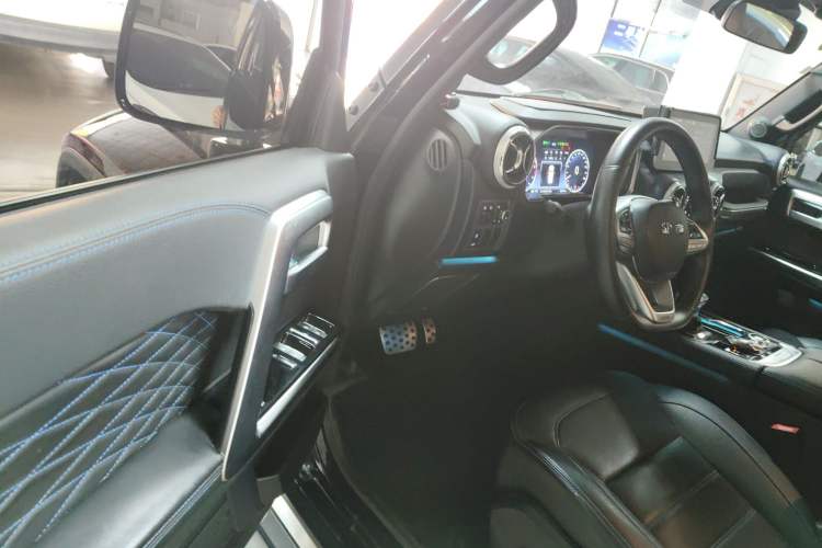 Used  BJ40 2020 2.0T Automatic Four-Wheel Drive Urban Hunter Edition Chivalrous Type
