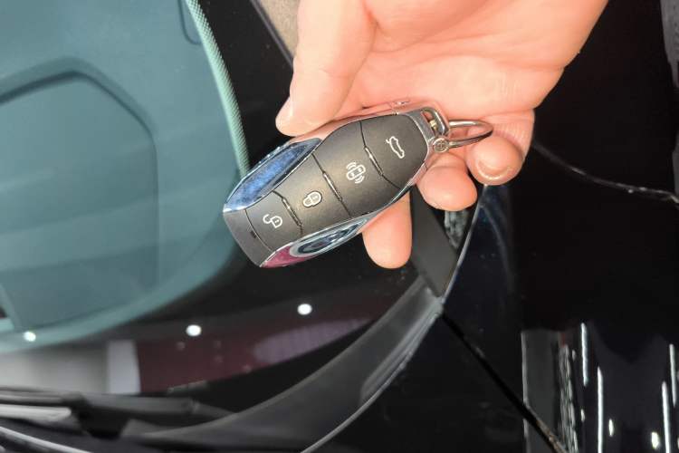 Used Hongqi H5 2024 2.0T Automatic Smart Connect Flagship Edition