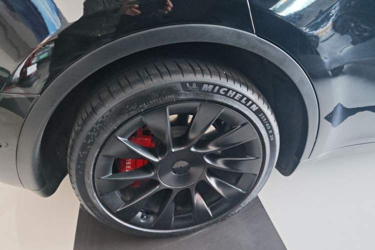 Used Tesla Model Y 2021 Long-Range All-Wheel-Drive Version
