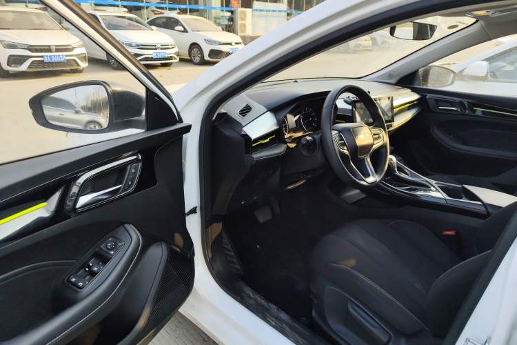 Used Roewe i5 2021 1.5L CVT Platinum Edition