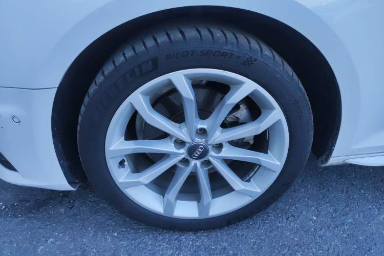 Used Audi A4L 2019 40 TFSI Fashion Edition China VI Emission Standard
