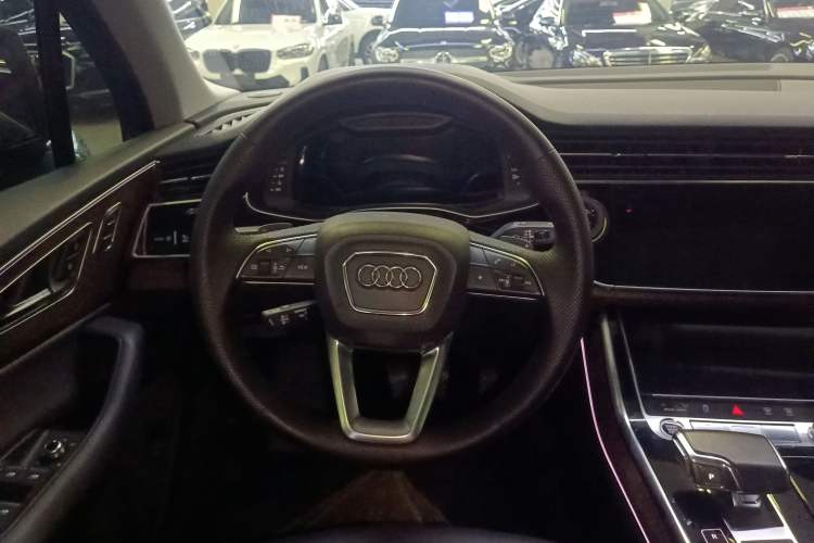 Used Audi Q7 2021 55 TFSI quattro S line Sport model

