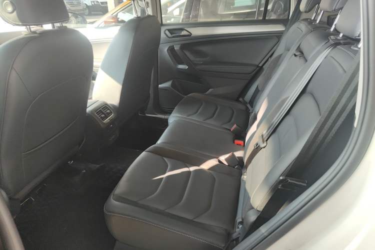 Used Volkswagen Tiguan L 2019 330TSI Automatic Two-Wheel Drive Panoramic Comfort Edition China VI Standard
