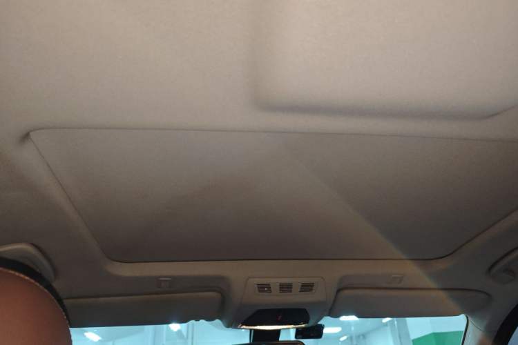 Used BMW 5 Series 2014 520Li Elegant Model
