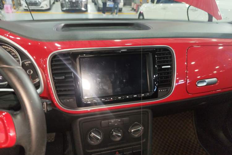 Used Volkswagen Beetle 2015 180TSI model
