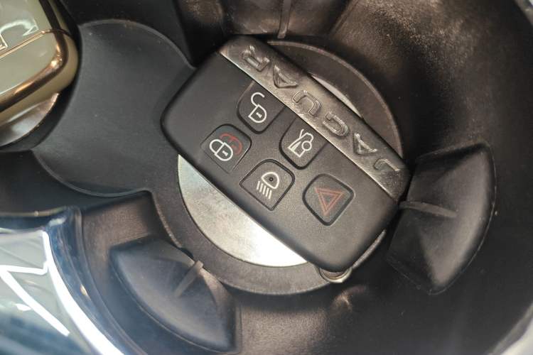 Used Jaguar XJ 2016 XJL 2.0T Two-Wheel-Drive Elegant Business Edition
