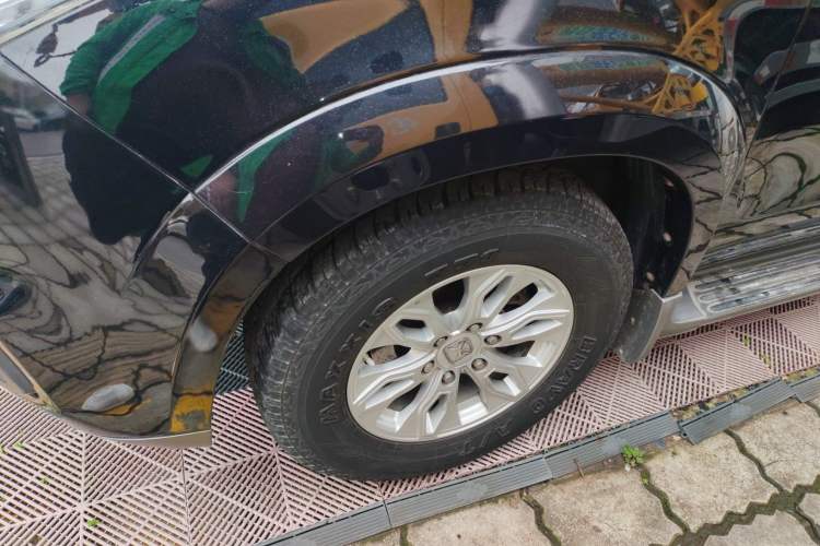 Used JMC Yusheng S350 2016 2.0T Automatic 4x4 Gasoline Luxury Version with Sunroof 7 Seats
