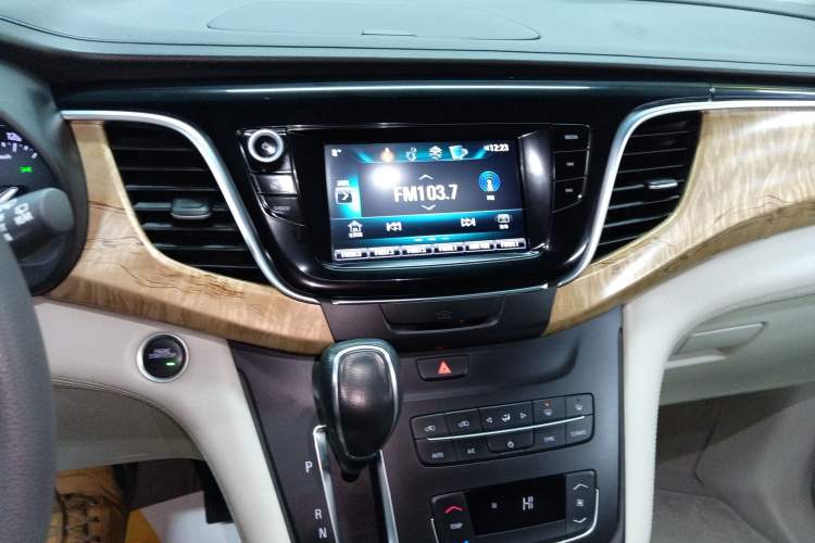 Used Buick GL8 2017 ES 28T Comfort Model China V Standard
